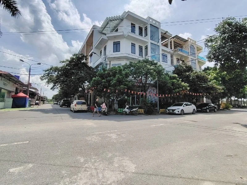 Bán nhà 4 tầng mặt phố góc Thuận Thành, Bình Dương, 3 tỷ