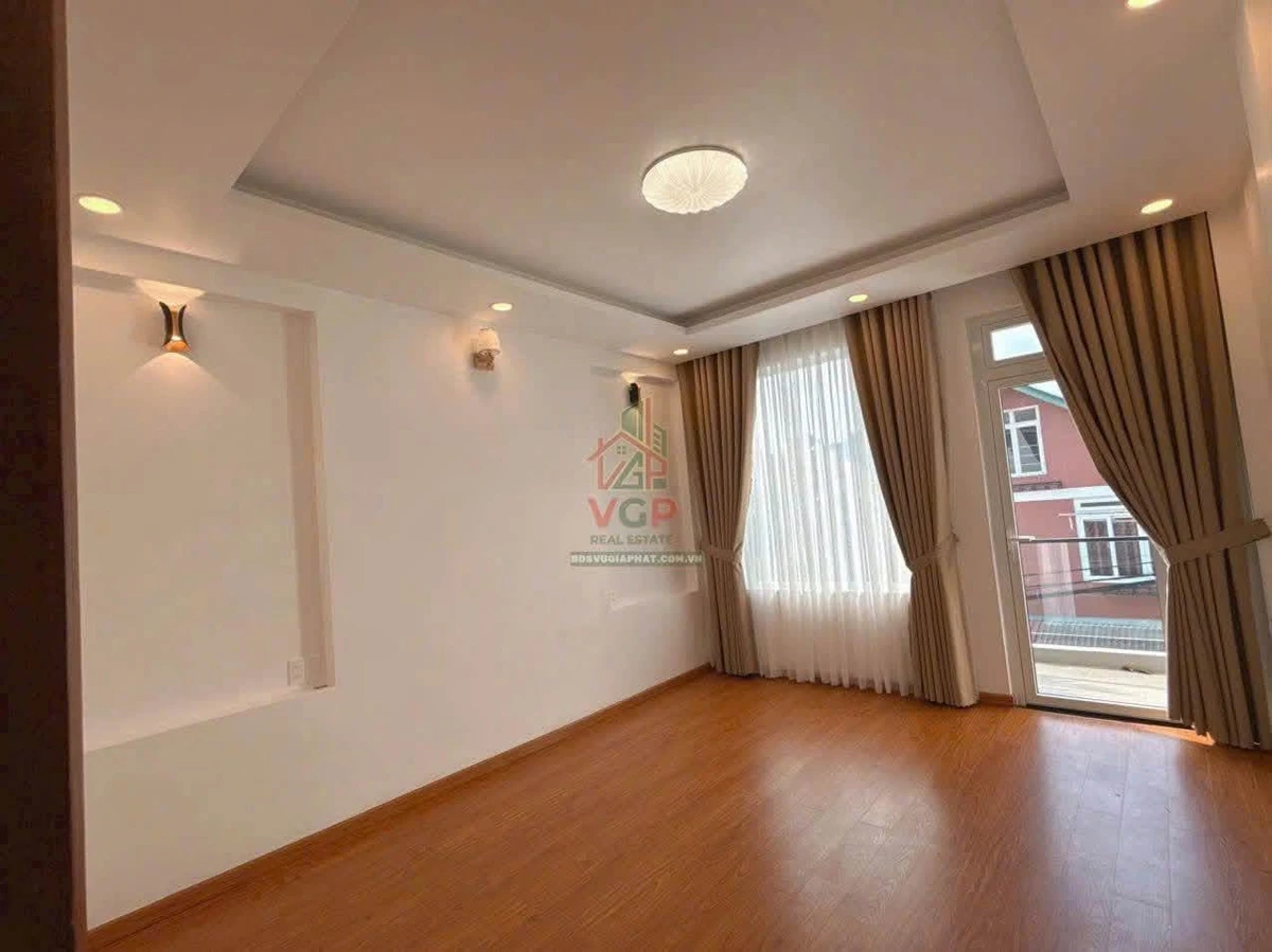 Bán nhà phố hẻm ô tô 62,1m2, 1 trệt 2 lầu áp mái, gần chợ Ngô Quyền, Phường 6, Lâm Đồng - Ảnh thu nhỏ 3
