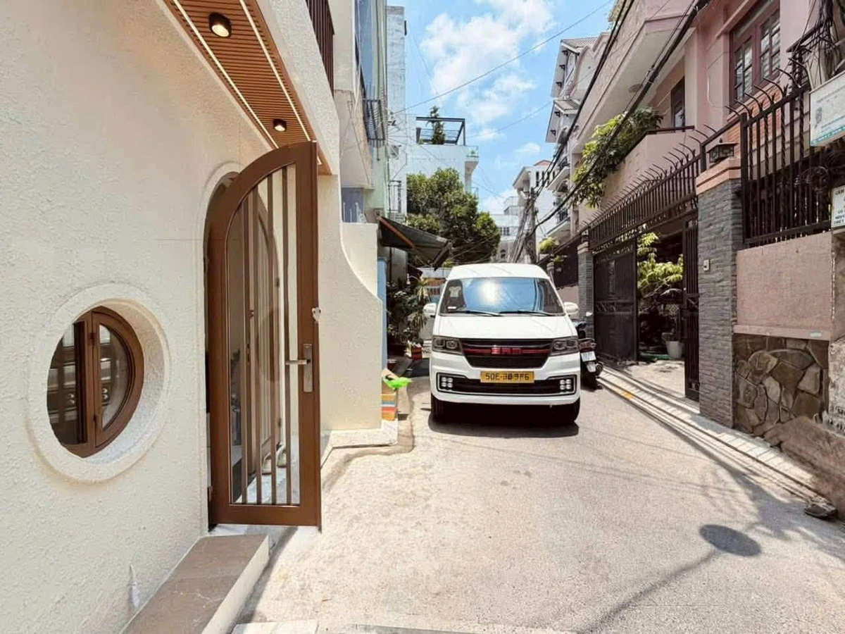 Bán nhà hẻm xe hơi 2 tầng 3PN 4WC 45m2 full nội thất ngã tư Phú Nhuận giá 7,18 tỷ - Ảnh thu nhỏ 2