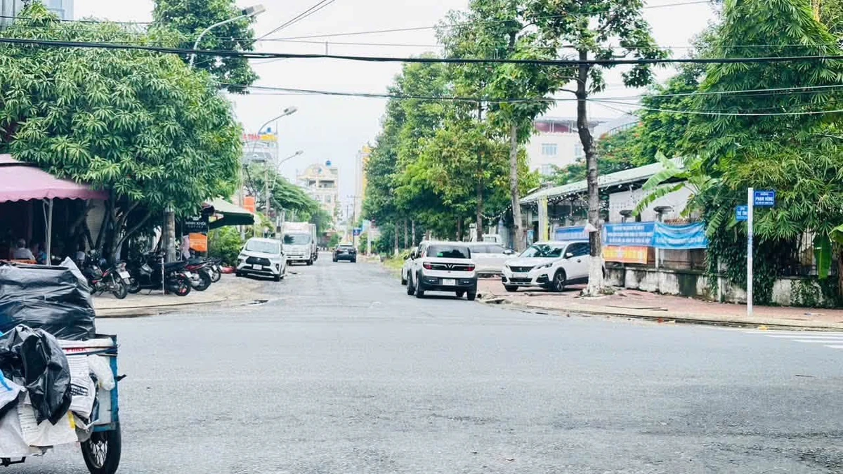 Bán shophouse góc 2 mặt tiền kinh doanh cafe, 330m², 8 tỷ - Ảnh 1
