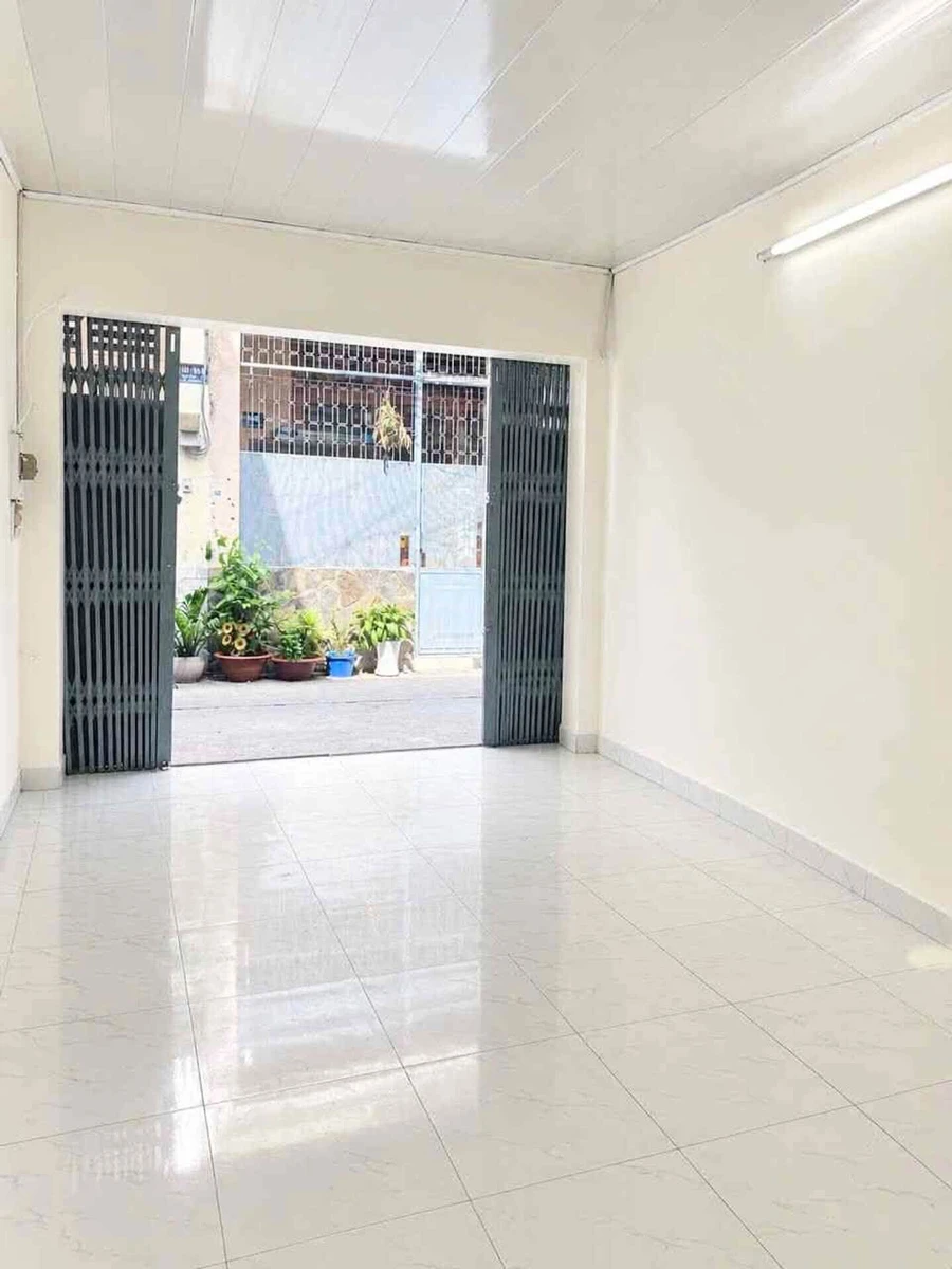 Bán nhà cũ 33m2 đường Lạc Long Quân giáp Quận 10, sổ hồng riêng, giá 3,9 tỷ - Ảnh thu nhỏ 4