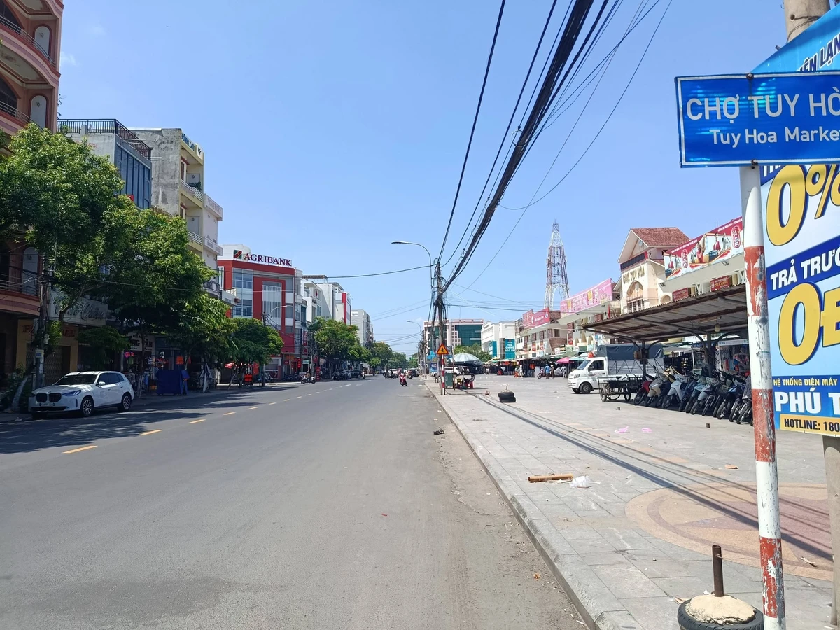 Bán nhà mặt tiền Trần Hưng Đạo đối diện chợ Lớn, 165m2, 17 tỷ - Ảnh thu nhỏ 3