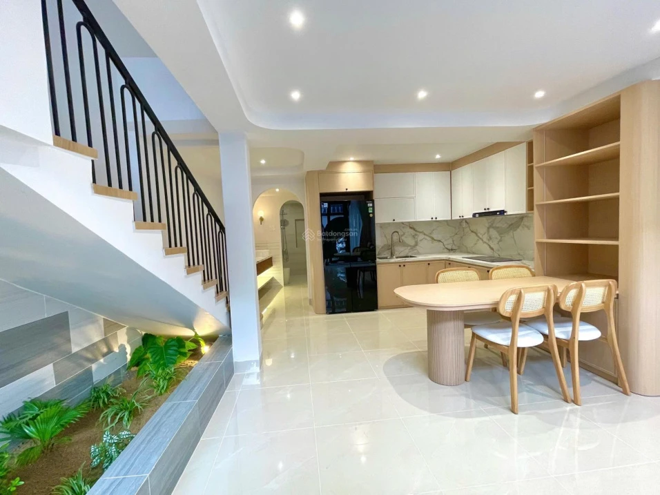 Nhà đẹp 3 tầng sổ hoàn công ngay chợ Lạc Long Quân TT Nha Trang - có PN tầng trệt - ra biển chỉ 2km - Ảnh thu nhỏ 3