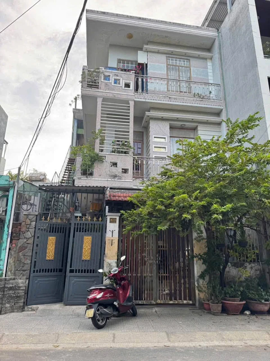 Bán nhà 3 tầng mặt tiền 110m2 Hoà Cương Bắc Đà Nẵng - Ảnh 1