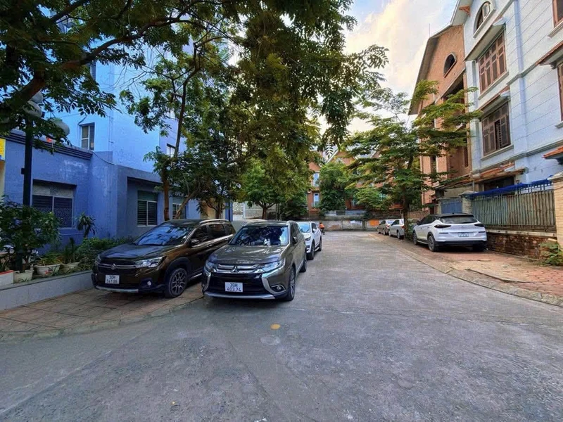 Bán biệt thự 4 tầng 121m² mặt tiền Hoàng Quốc Việt, Cầu Giấy