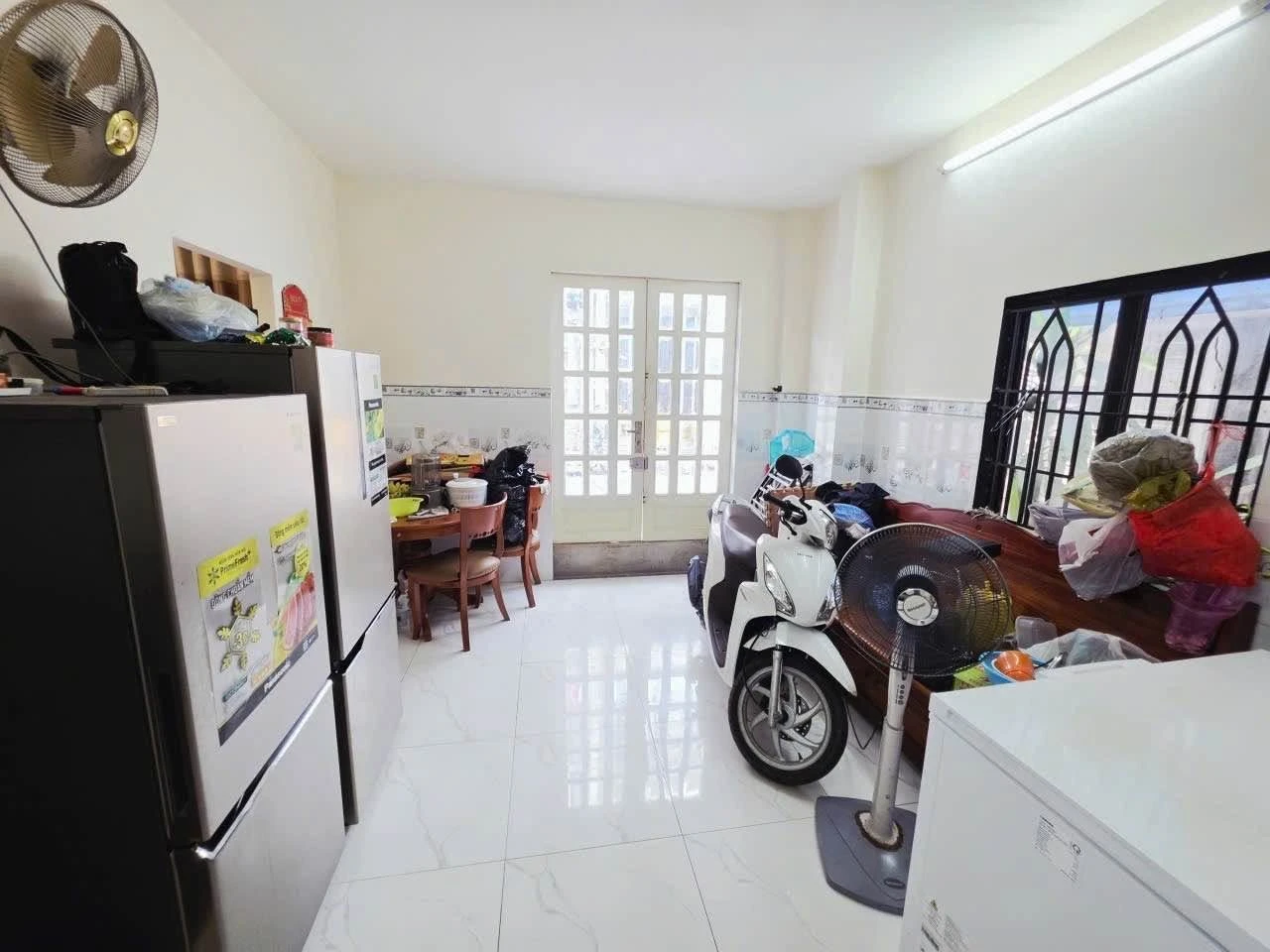 Bán nhà 2 tầng 61m², ngang 10m, hẻm ô tô gần chợ đầu mối Thủ Đức, giá 5,5 tỷ - Ảnh 1