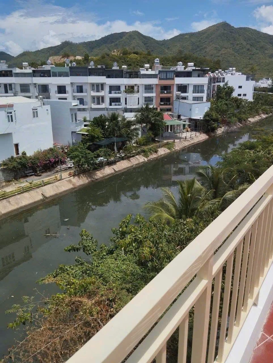 Bán nhà 2,5 tầng mặt tiền Phạm Văn Đồng 63,4m² Nha Trang 13,5 tỷ - Ảnh thu nhỏ 4