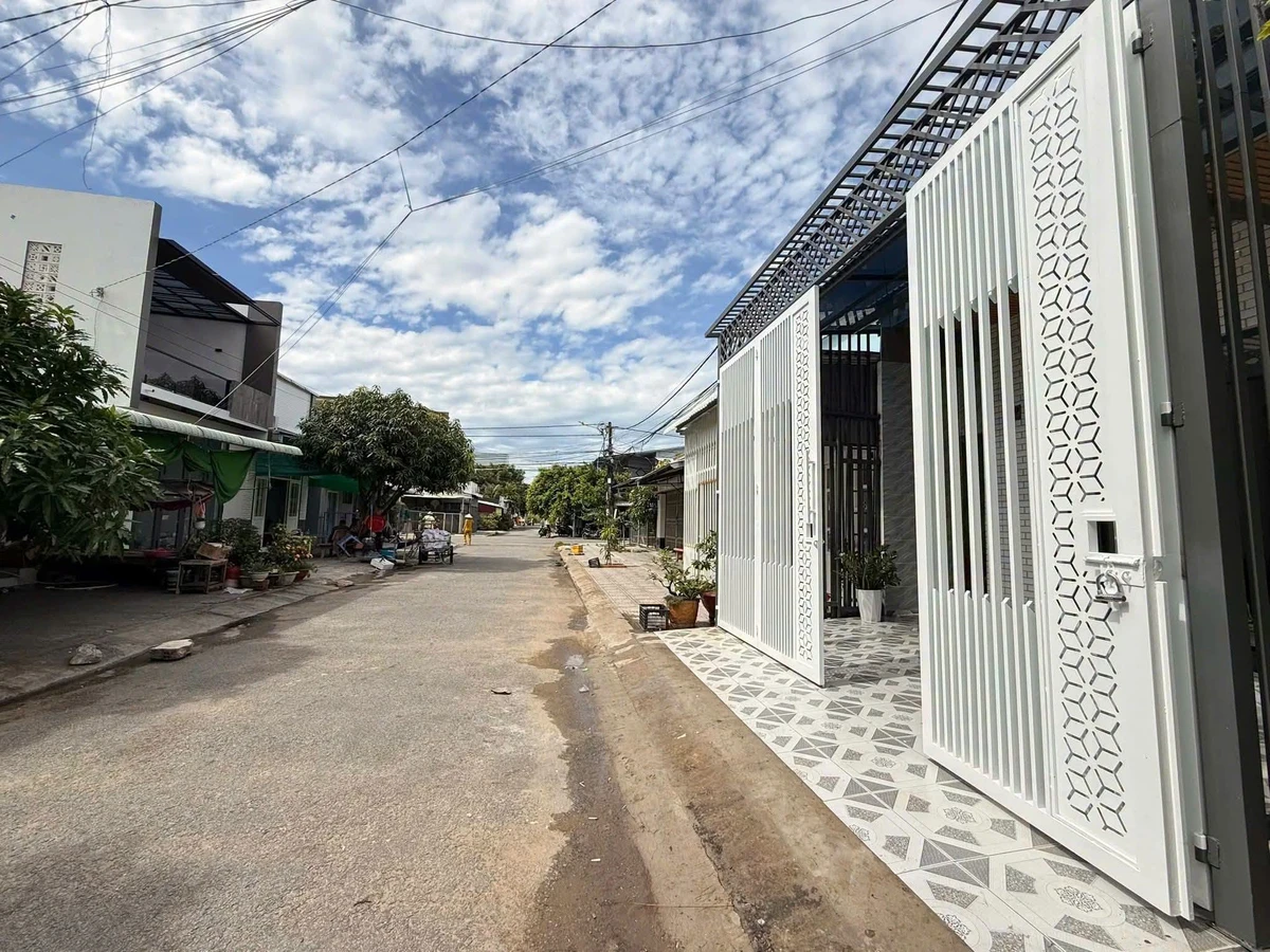 Bán nhà mặt tiền Phan Văn Trường, 100m², 2PN, An Giang 2 tỷ 90 - Ảnh thu nhỏ 2