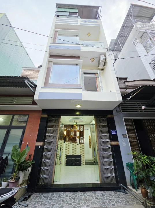 Bán nhà hướng Đông Nam, đường Ngô Mây, 3PN 3WC - Ảnh 1