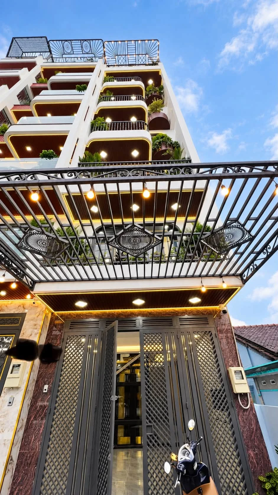 Bán nhà mặt tiền 7 tầng thang máy Phan Văn Hớn, Quận 12, 4,2x15,5m, nhỉnh 9 tỷ - Ảnh 1