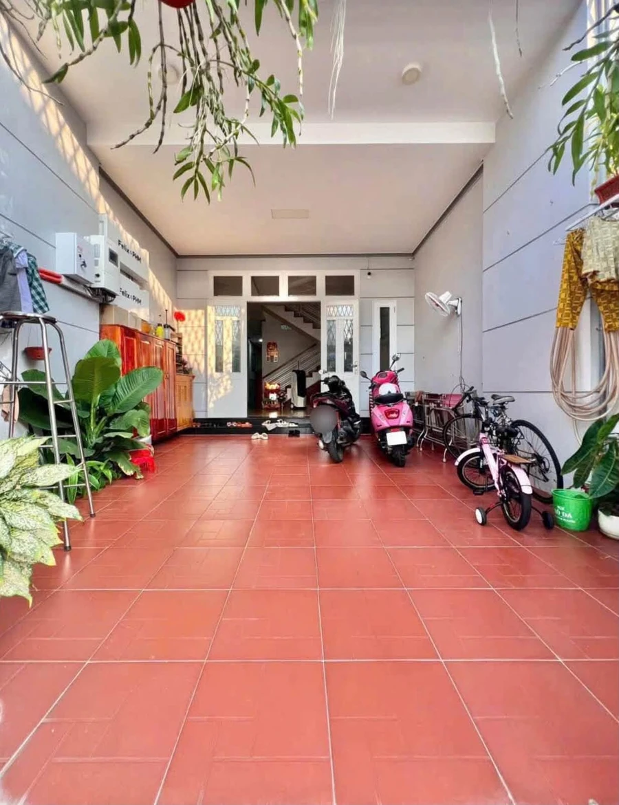 Bán nhà mới 4 PN, 3 WC, 100m2 sân xe tại Phan Thiết - Ảnh 1