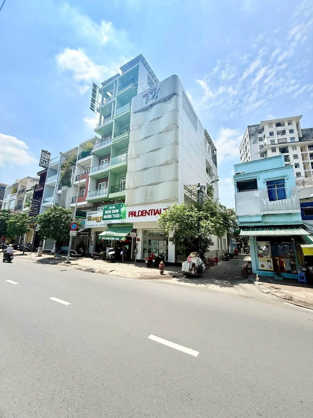 Bán nhà mặt tiền đường Lạc Long Quân, Quận 11, 90m2, 5 tầng, 6PN, giá giảm còn 23 tỷ - Ảnh 1