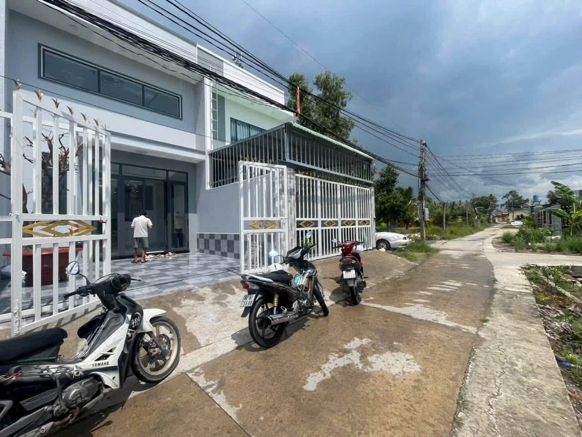 Bán nhà 1 trệt 1 lửng 100m² Bến Lức Long An, giá 1,9 tỷ - Ảnh thu nhỏ 3