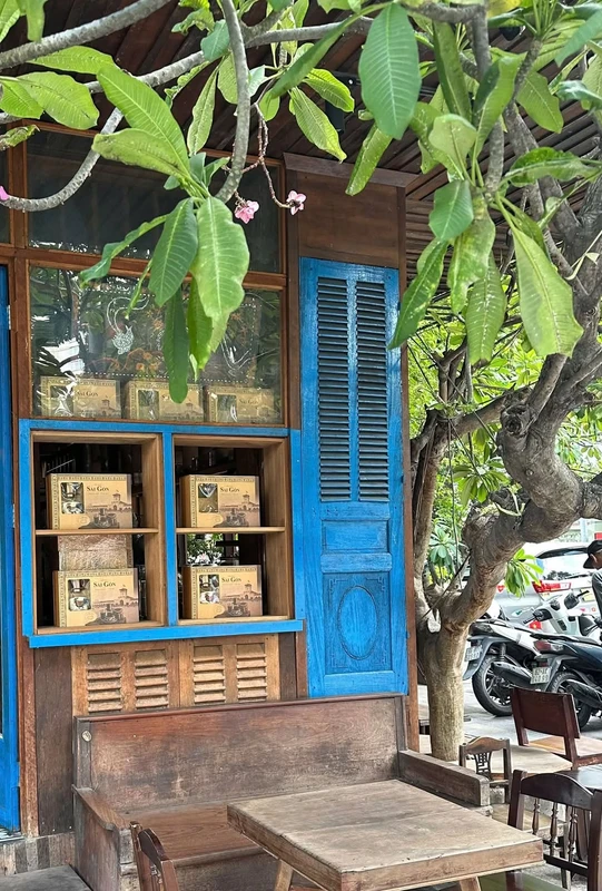 Sang CHDV trệt 4 lầu 8 phòng đường Đỗ Quang Đẩu, Quận 1, thuê 17 triệu/tháng