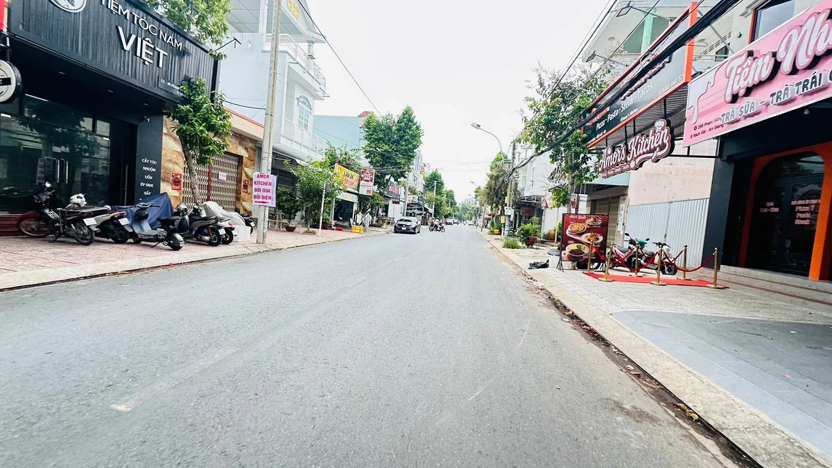 Bán đất mặt tiền Phạm Hùng 200m² giá 7 tỷ Tân Phú - Ảnh thu nhỏ 2