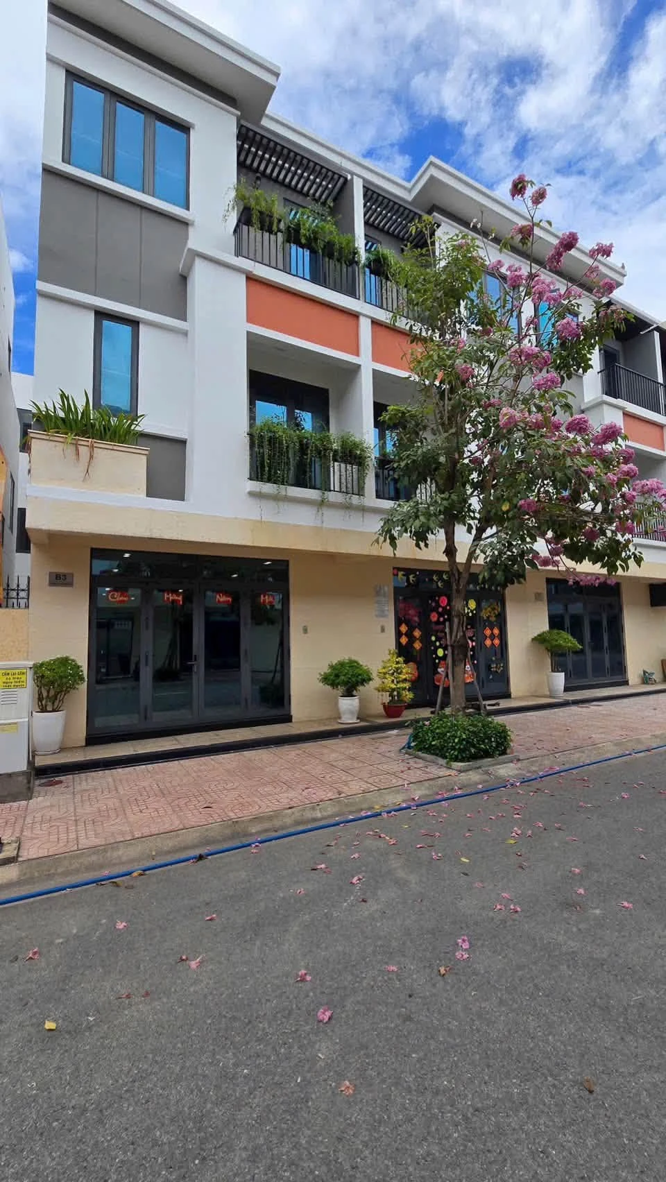Bán nhà 3 tầng 4PN 160m2 gần Aeon Bình Dương An Phú 3,34 tỷ - Ảnh 1