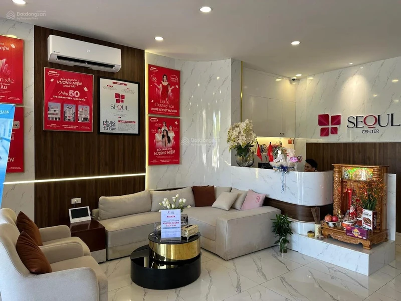 Nhà phố trung tâm Đồng Hới - Sân rộng đỗ xe - Mở showroom, PGD ngân hàng cực hiếm