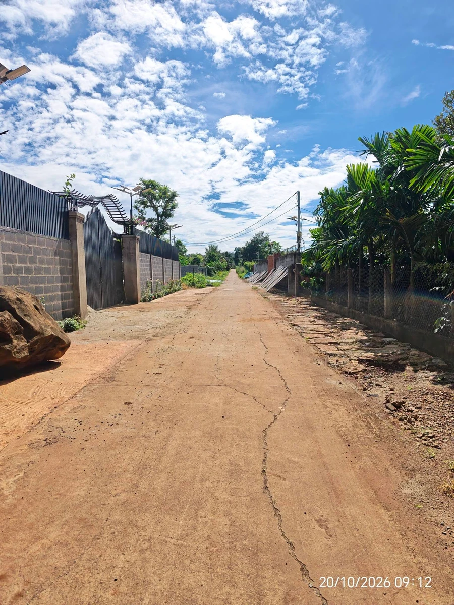 Bán đất 1000m2 mặt tiền 38m Đỗ Xuân Hợp, giá 1 tỷ 5 - Ảnh 1