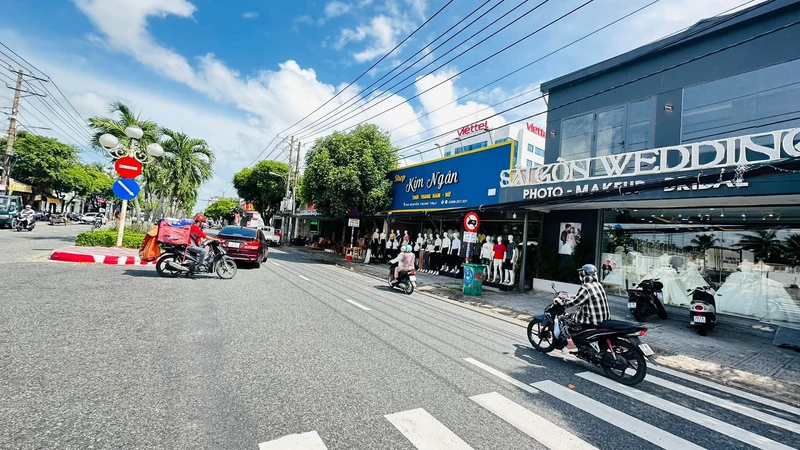Bán nhà mặt tiền 210m² Nguyễn Trung Trực, Rạch Giá, giá 8 tỷ