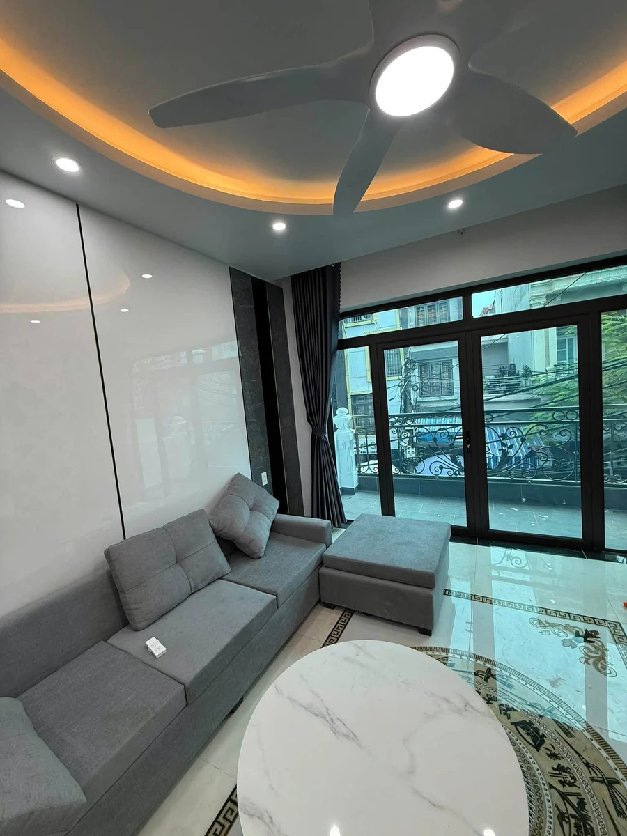 Bán nhà 5 tầng thang máy mặt chợ Dư Hàng 60m2 - Ảnh 1