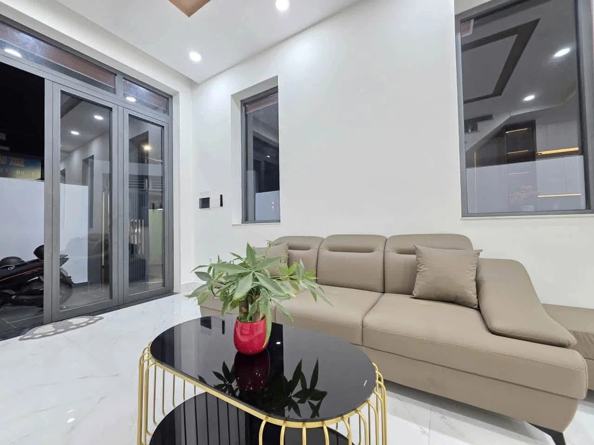Bán nhà 180m² 3 PN mặt tiền Phạm Ngọc Thạch, Bình Chánh - Ảnh thu nhỏ 5
