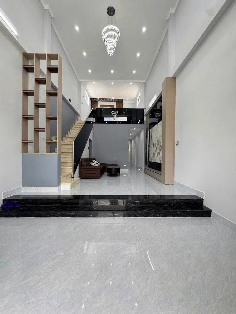 Bán nhà mặt tiền 108m² Ngọc Hân Công Chúa, Rạch Giá - Ảnh thu nhỏ 2