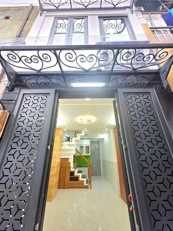 Bán nhà mặt tiền 2 tầng 2PN 22m² Bình Trị Đông