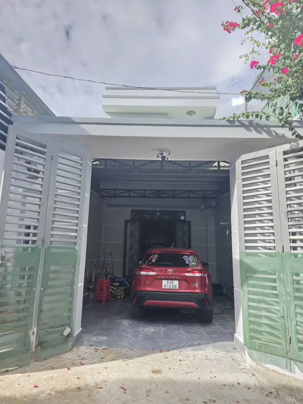 Bán nhà 3 phòng ngủ, 5x22,9m, đường ô tô tại Phú Hòa, Thủ Dầu Một