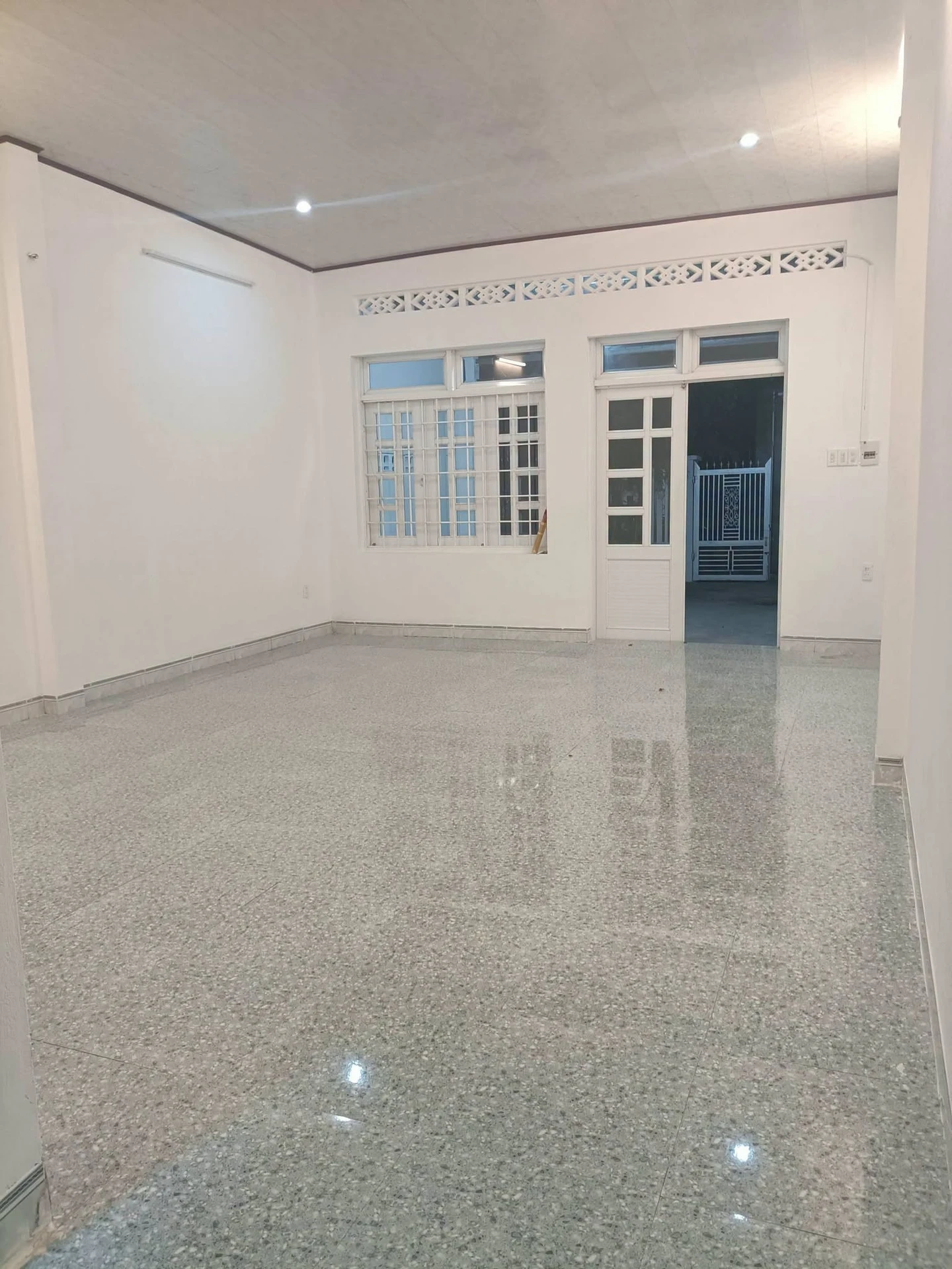 Bán nhà 2 phòng ngủ 140m² gần Coopmart Tuy Hoà 2,05 tỷ - Ảnh 1