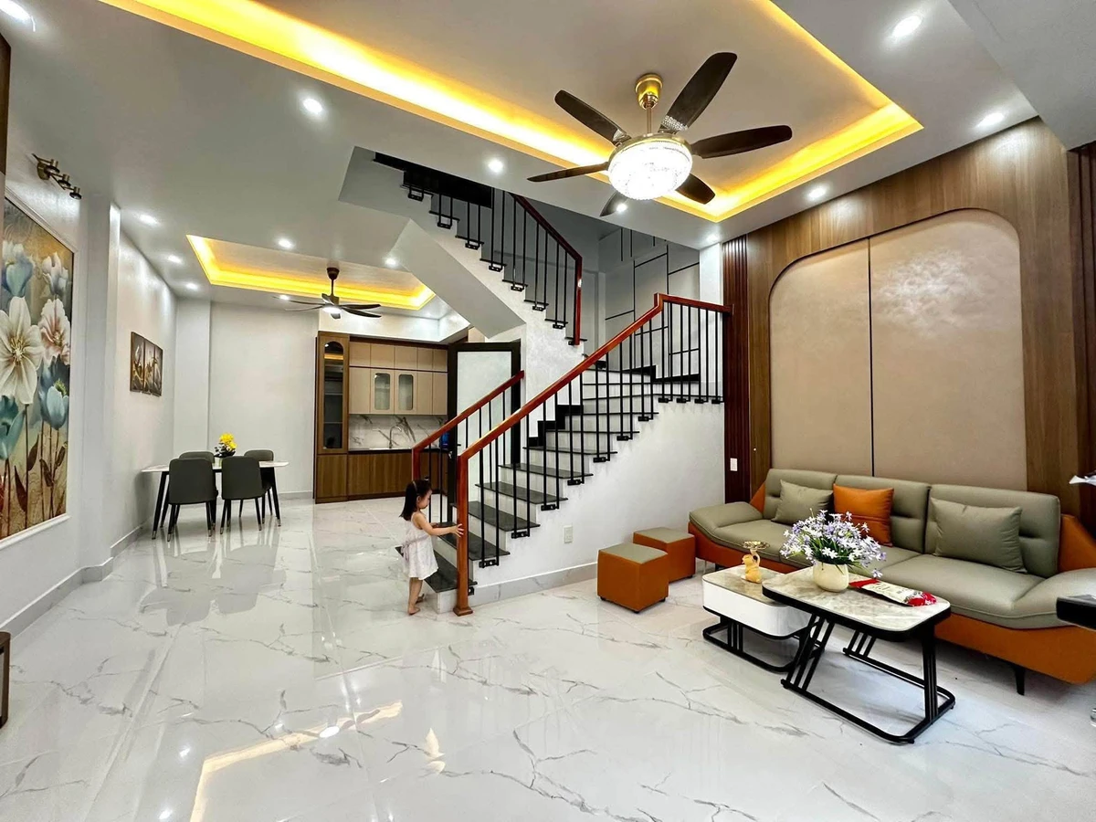 Bán nhà 3 tầng 47m2 mặt tiền 5m gần chợ Cầu Cốn - Ảnh 1