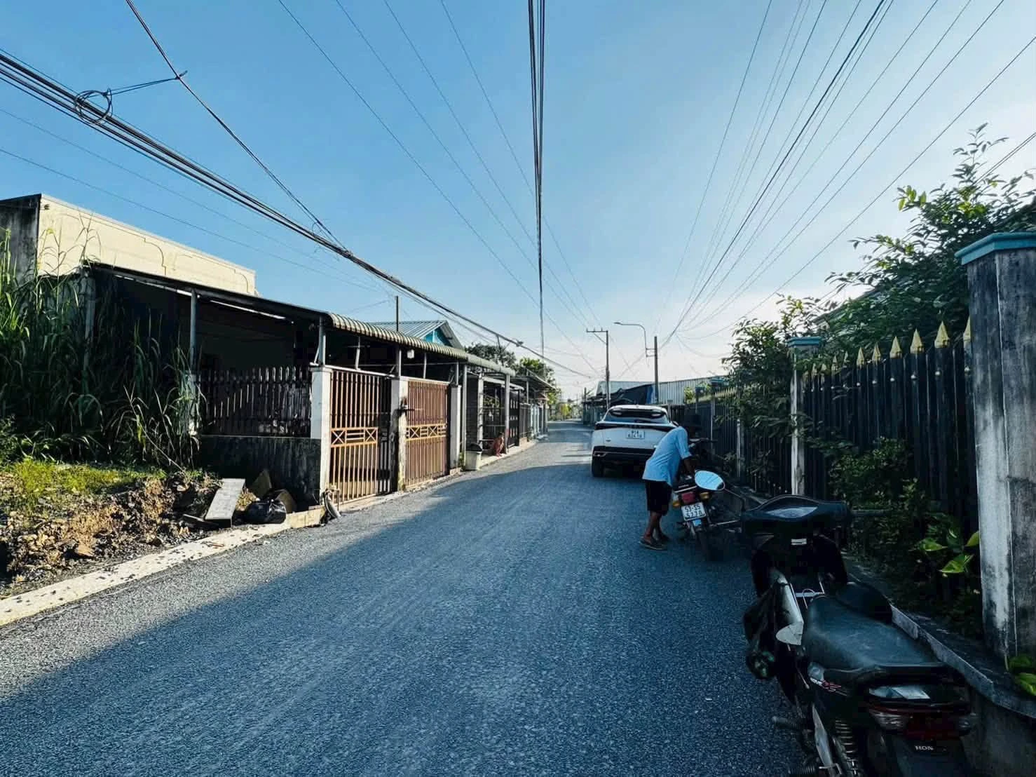 Bán nhà lầu 4 phòng ngủ 100m2 Lộc Hậu giá 2,45 tỷ - Ảnh 1