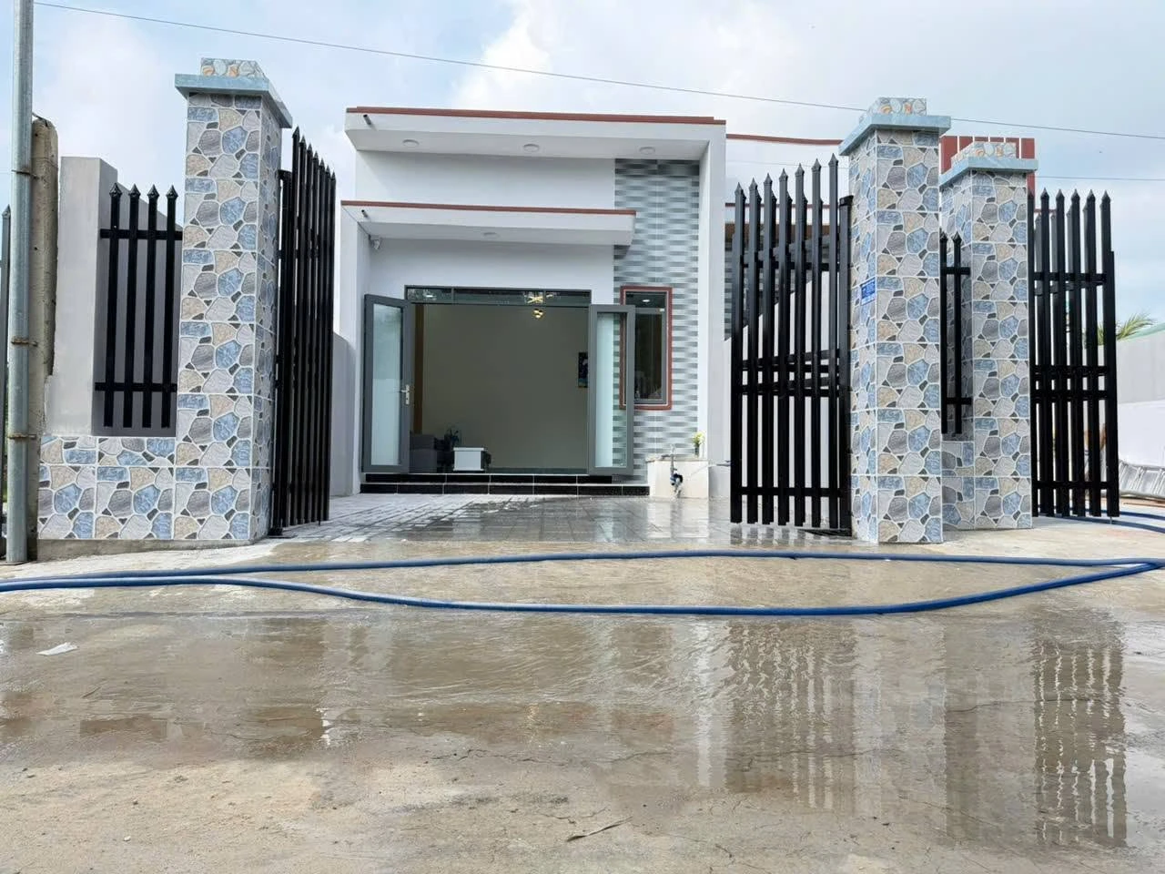 Bán nhà mới 2 phòng ngủ 66m² gần KCN Thành Công Tây Ninh - Ảnh 1