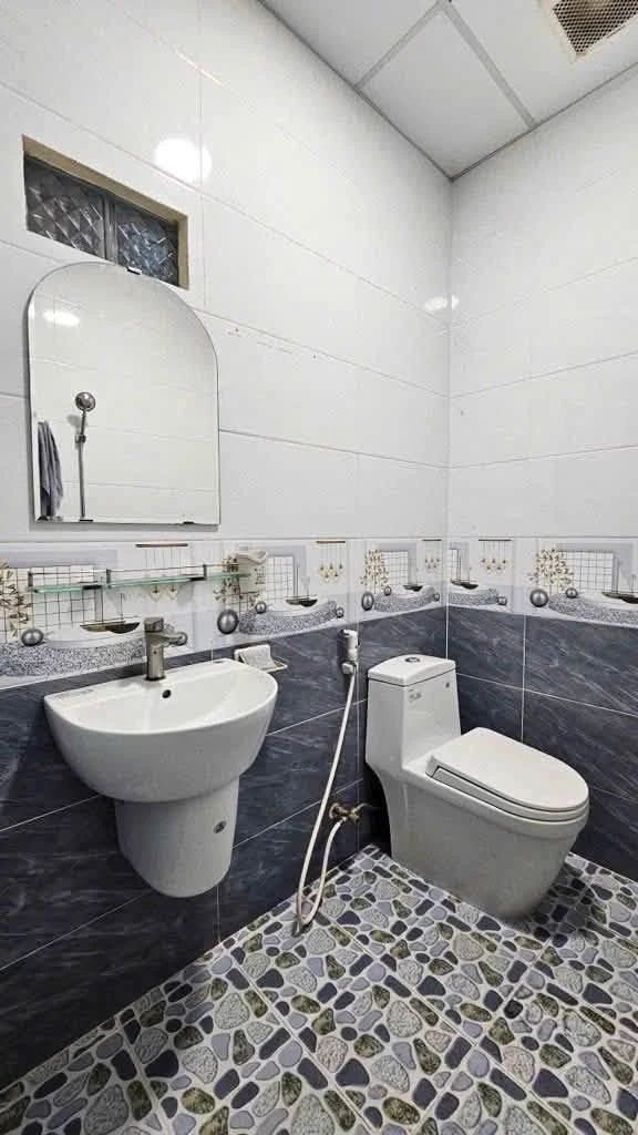 Bán nhà mặt tiền kinh doanh 100m2, 4 tầng, 5PN, gần Emart Gò Vấp - Ảnh thu nhỏ 3