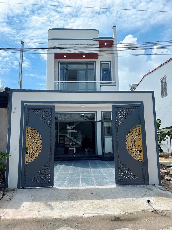 Bán nhà lầu 3 phòng ngủ 105m² gần chợ Bến Lớn, Bến Cát