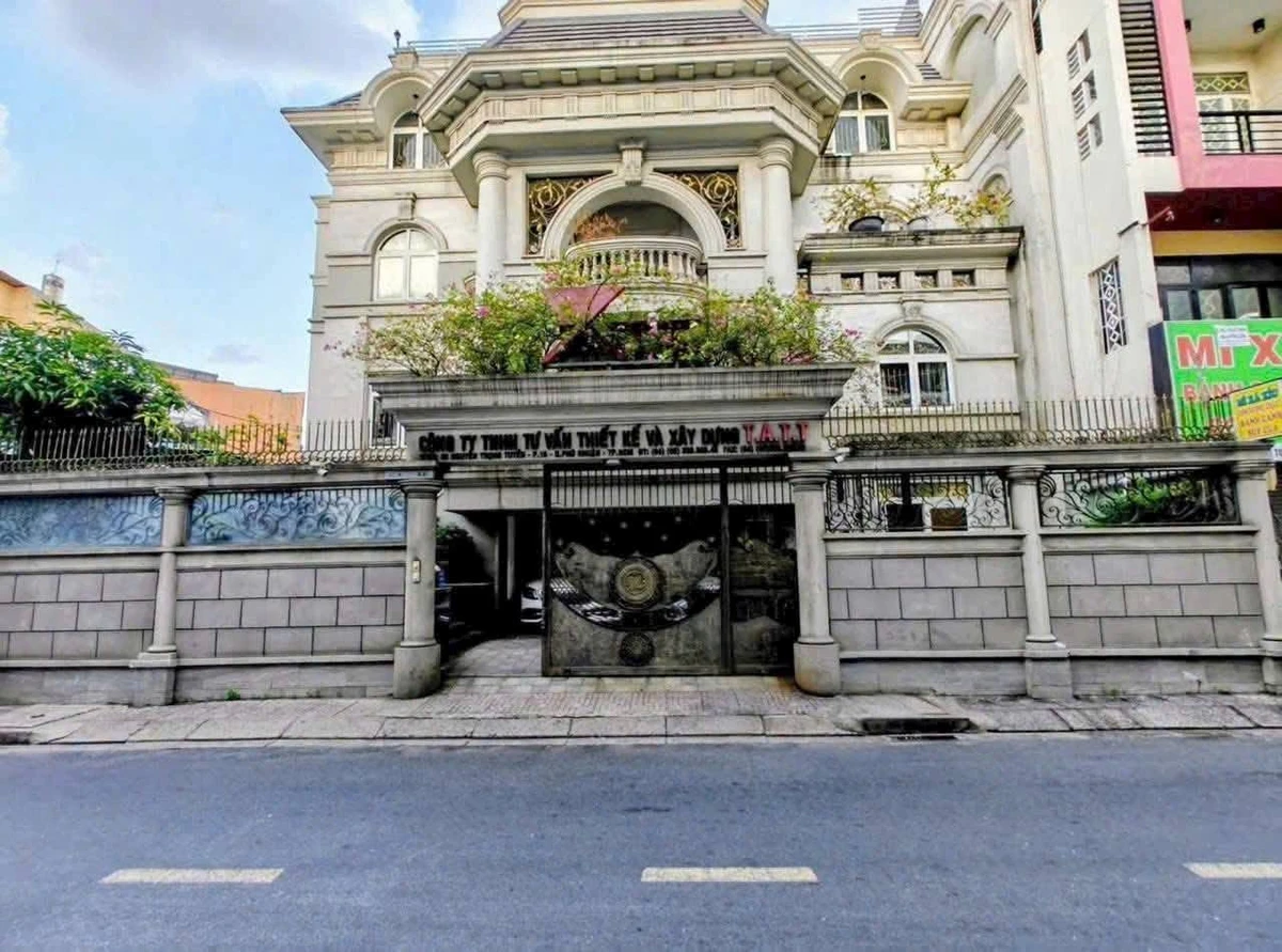 Bán biệt thự góc 2 mặt tiền, hồ bơi, 216m2, 58 tỷ, Phú Nhuận - Ảnh 1