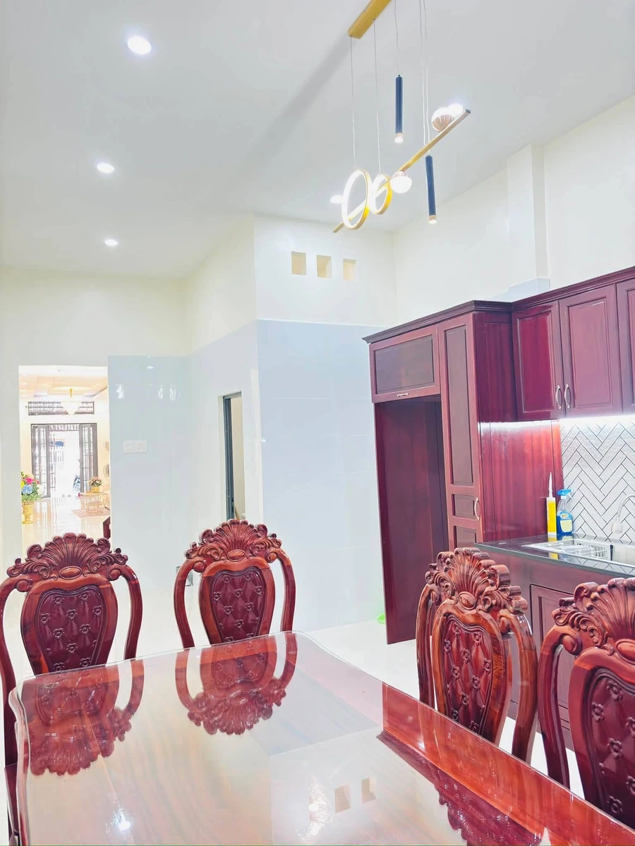 Bán nhà mặt tiền 1 trệt 2 lầu 4PN đường Huỳnh Tịnh Của, trung tâm Rạch Giá, giá 2,6 tỷ - Ảnh thu nhỏ 3