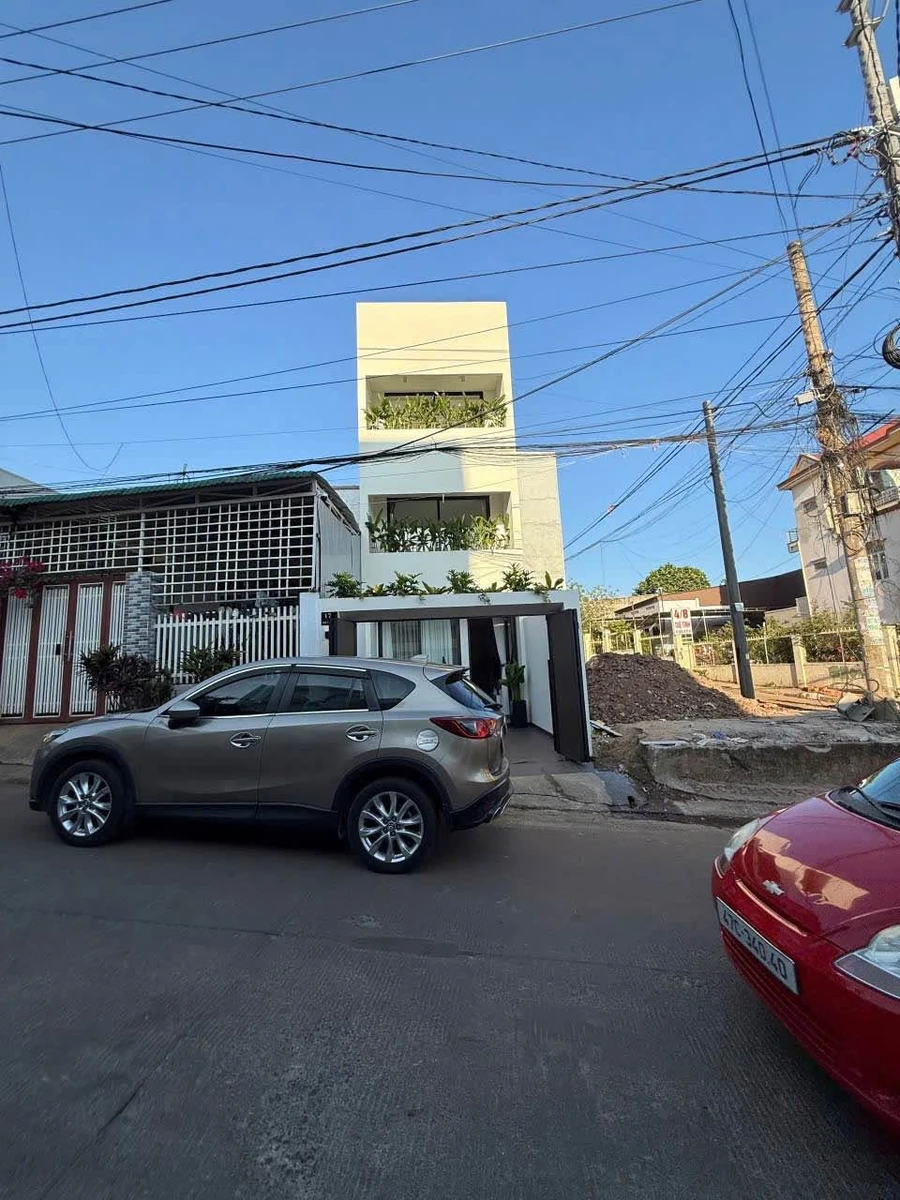 Nhà mặt tiền 4x16m, 3PN, 170m² Tuệ Tĩnh, full nội thất - Ảnh 1