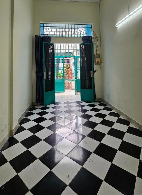 Bán nhà 4 phòng ngủ mặt tiền Khánh Hội Quận 4, 53m² 09131