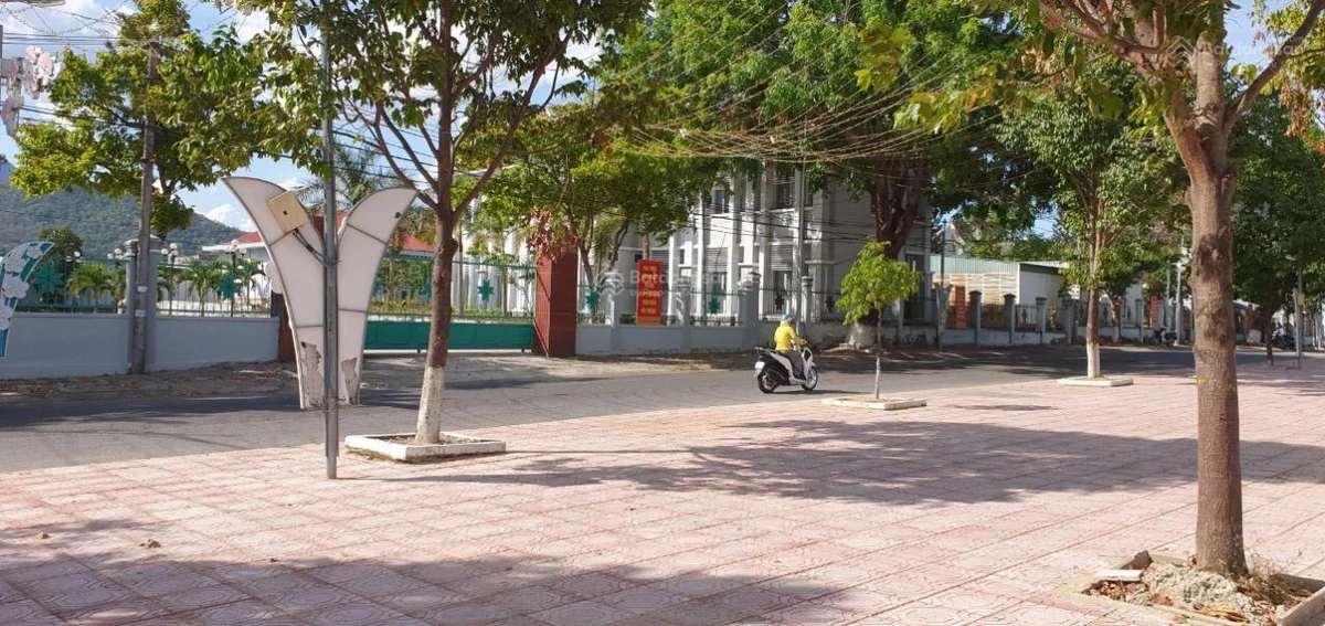 Bán đất tại thị trấn Sa Thầy, 1,15 tỷ, 210m², đẹp, nhiều tiện ích - Ảnh thu nhỏ 3