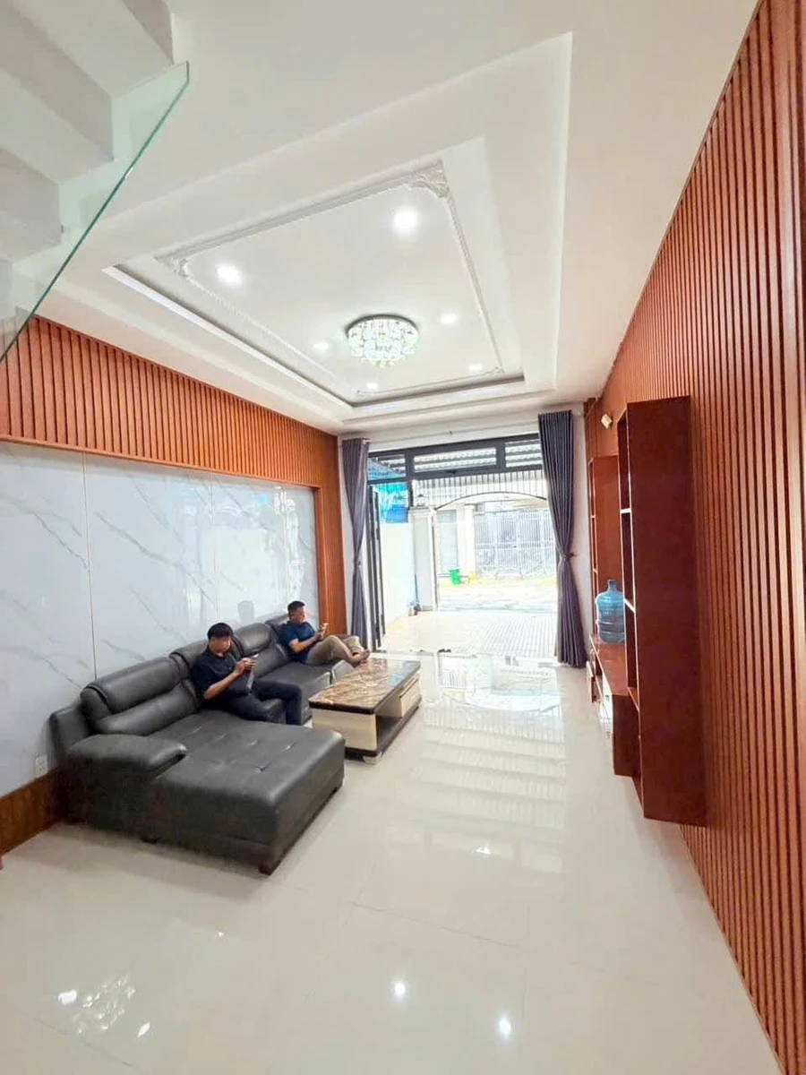 Bán nhà 4x17m, 4 phòng ngủ, 68m², Quận 12 - 5,6 tỷ - Ảnh thu nhỏ 3