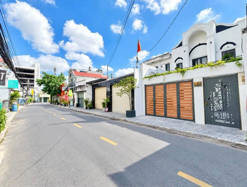 Bán nhà mặt tiền 120m² 3PN Dĩ An 6,9 tỷ