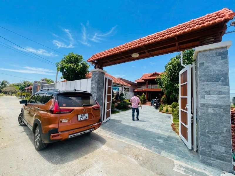 Bán biệt thự sân vườn sàn gỗ gần 300m2 tại Gò Công, Tiền Giang giá 3,2 tỷ