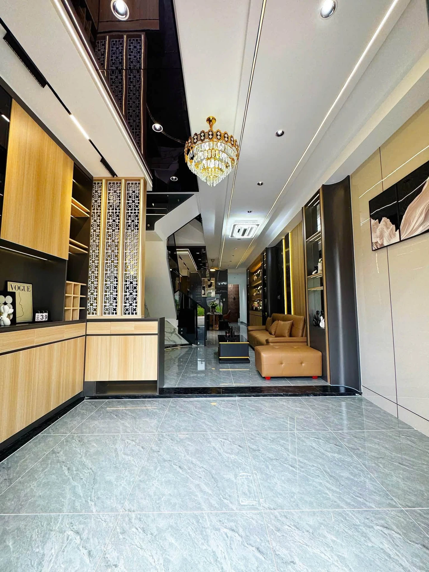 Bán nhà phố 1 trệt 2 lầu 64m² full nội thất gần ngã tư Bình Chuẩn, Thuận An, Bình Dương - Ảnh 1