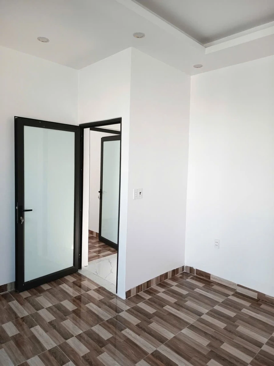 Bán nhà 3 tầng 53.6m² 2 tỷ Hoàng Công Thản - Ảnh thu nhỏ 4