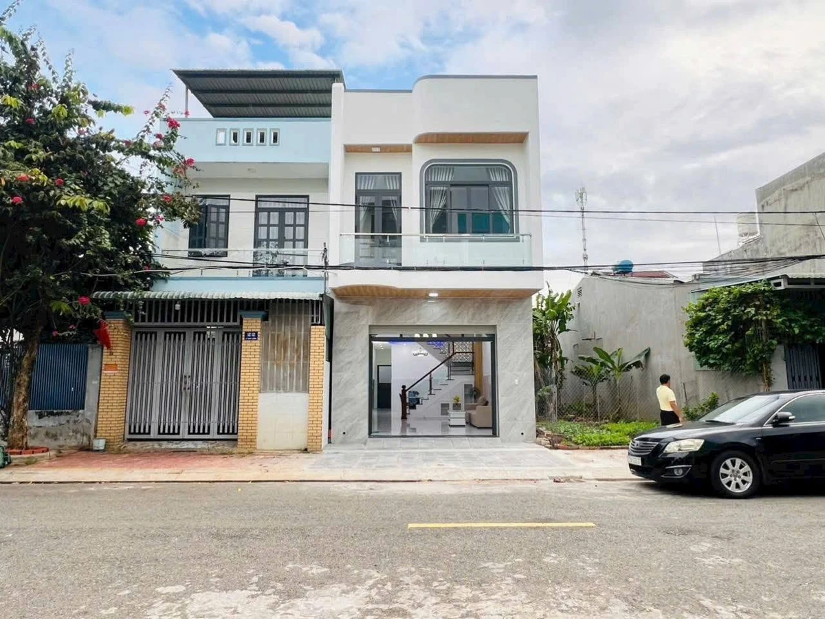 Bán nhà 1 trệt 1 lầu mặt tiền Lê Văn Lương, P. Long Tâm, TP. Bà Rịa, 5x20m, 4,2 tỷ - Ảnh 1