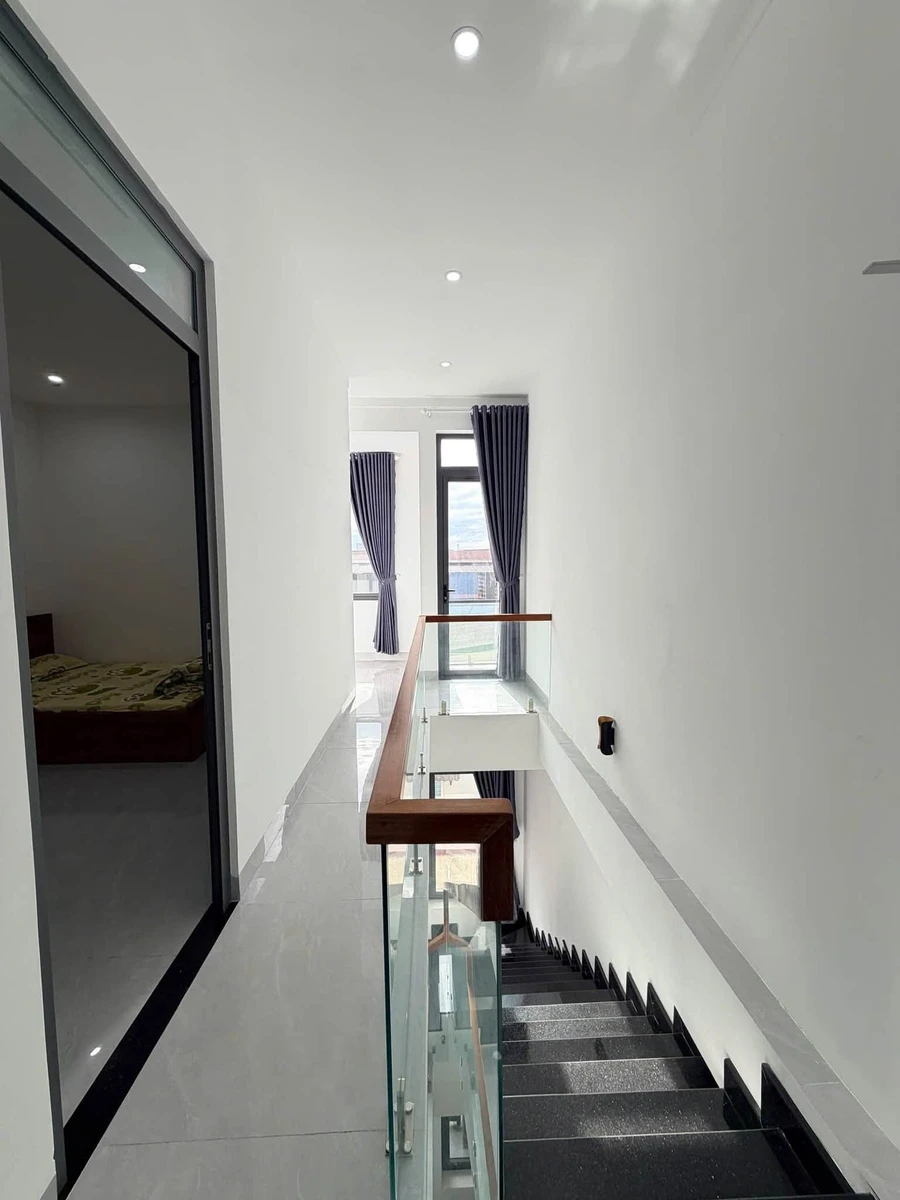 Nhà bán 3PN 170m² mặt tiền Nam Quốc Cang Quận 1 - Ảnh thu nhỏ 2