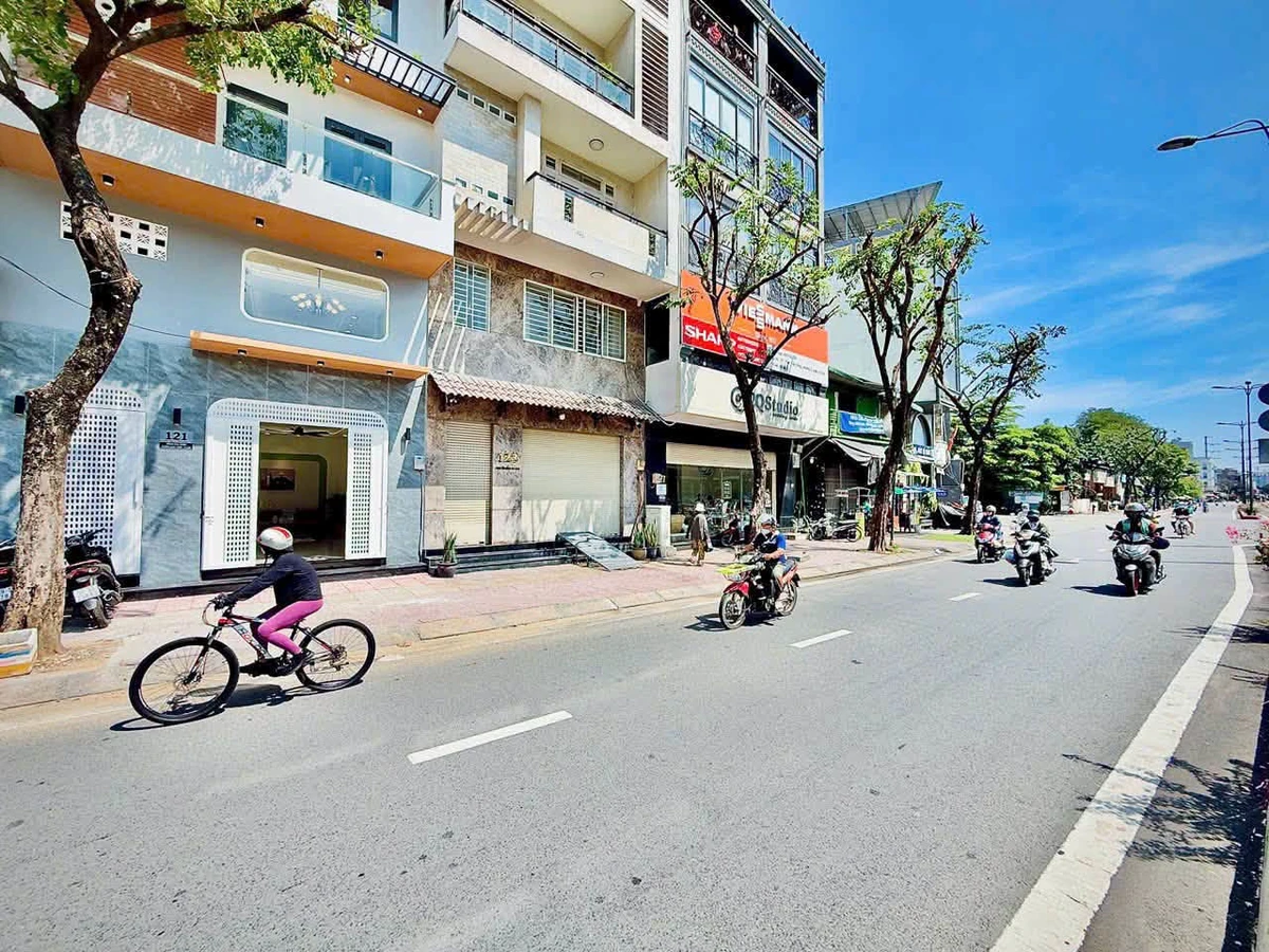 Bán nhà mặt tiền Phạm Văn Đồng Gò Vấp 226.6m2 10.9 tỷ - Ảnh 1