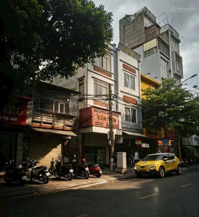 Mặt đường Cát Dài (Hai Bà Trưng, Hải Phòng) ngay cổng trường Nguyễn Văn tố. Vị trí đẹp, kinh doanh - Ảnh 1