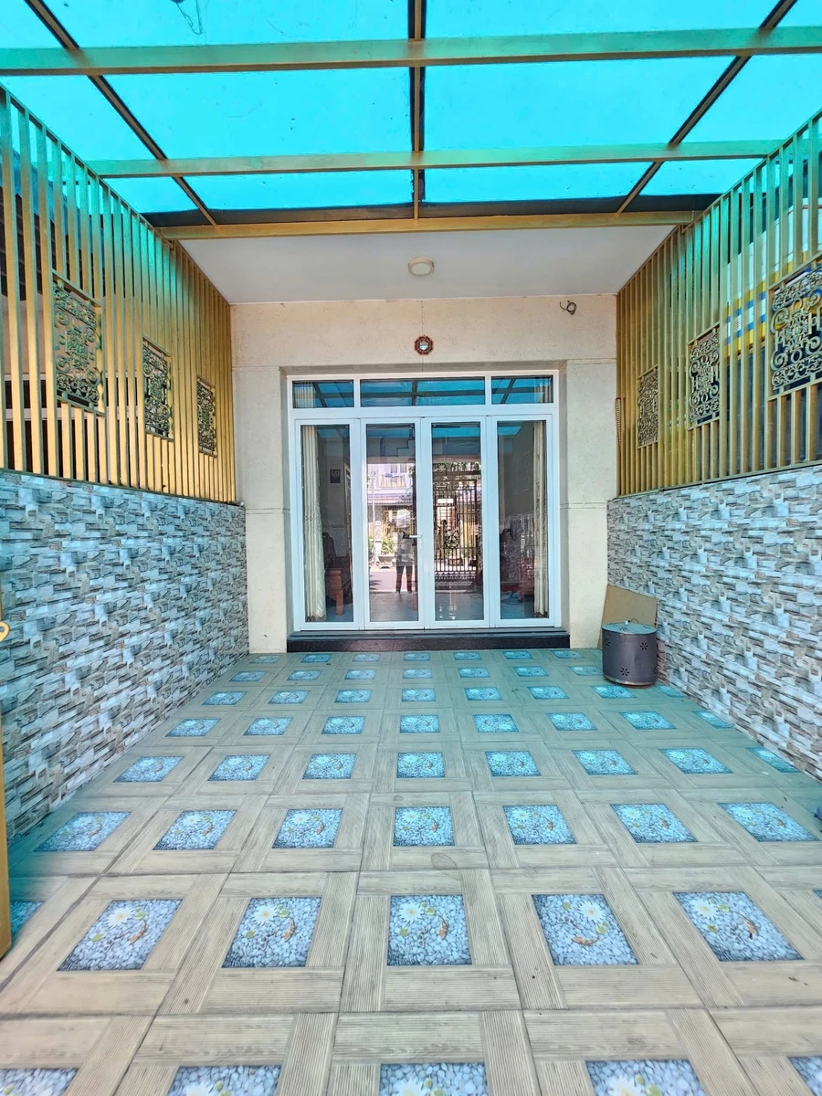 Bán nhà 72m2 KDC Hoàng Hùng, Dĩ An, 6 tỷ 650 - Ảnh thu nhỏ 2