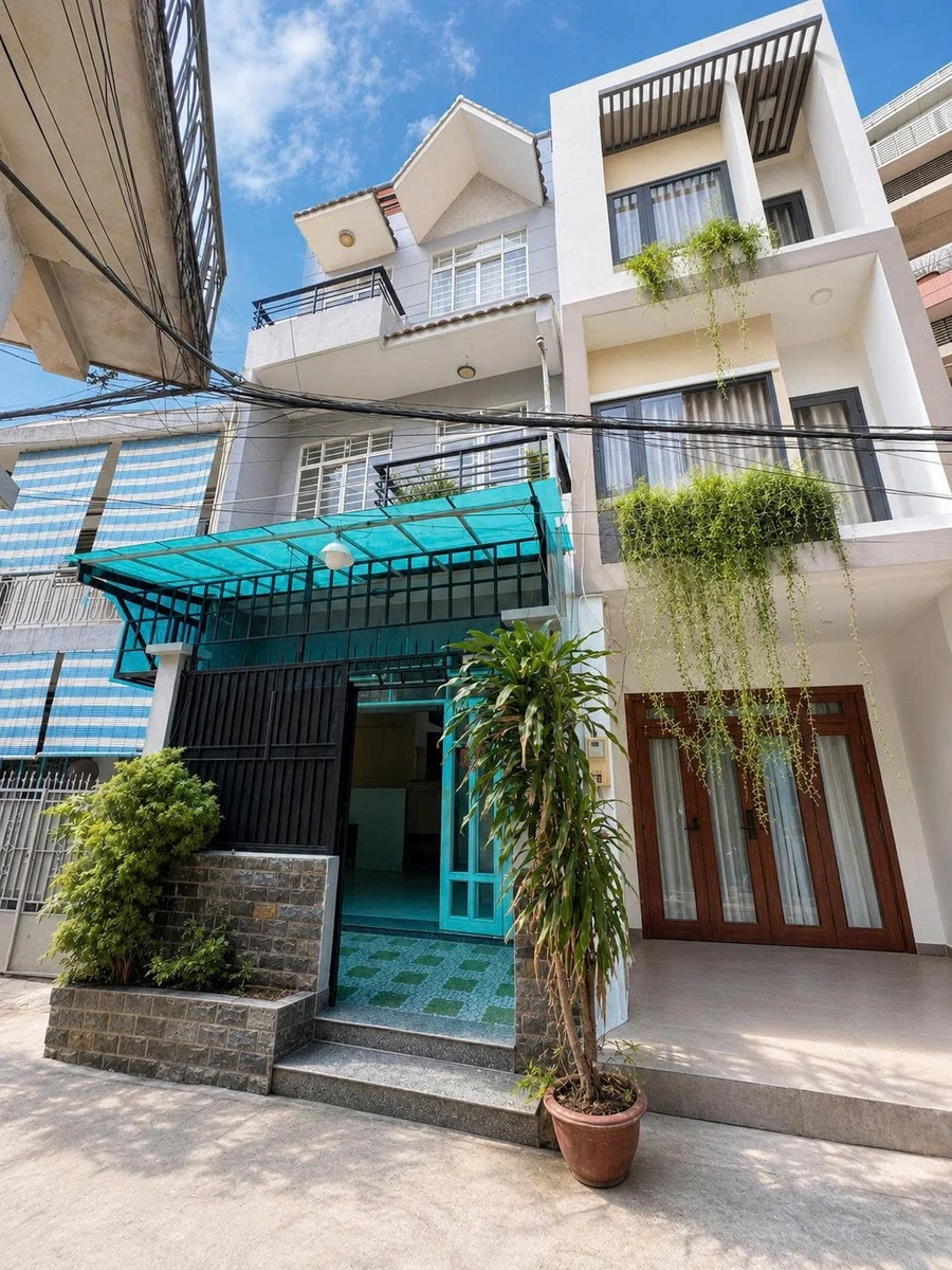 Bán nhà 4 tầng 50m2, 5PN có phòng ngủ trệt, đường Huỳnh Tịnh Của, Quận 3 - Ảnh 1